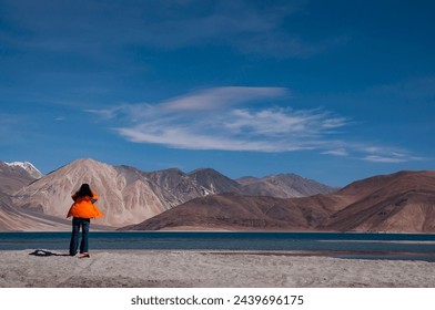 Pangong Tso Lake is a lake in the Himalayas. Located between India and the Tibet Autonomous Region, more than 60% is Tibet. Located 4,350 meters above mean sea level, it is 134 kilometers long.