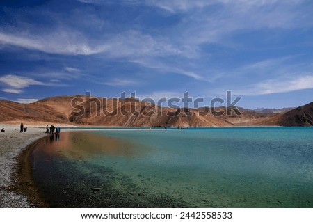 Pangong Tso Lake is a lake in the Himalayas. Located between India and the Tibet Autonomous Region, more than 60% is Tibet. Located 4,350 meters above mean sea level, it is 134 kilometers long.