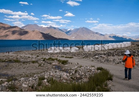 Pangong Tso Lake is a lake in the Himalayas. Located between India and the Tibet Autonomous Region, more than 60% is Tibet. Located 4,350 meters above mean sea level, Leh Ladakh India 