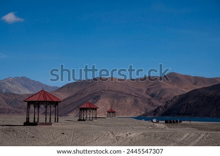 Pangong Tso Lake is a lake in the Himalayas. Located between India and the Tibet Autonomous Region, more than 60% is Tibet. Located 4,350 meters above mean sea level.
