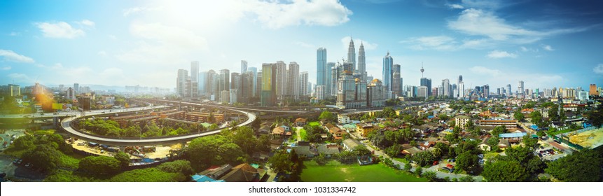 Панорама городской пейзаж в центре Куала-Лумпура, дневное время, Малайзия.