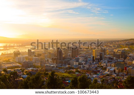 Panorama - Dawn in Cape Town (South Africa), the city center with mountains in the morning haze