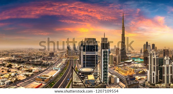 Panorama Der Innenstadt Von Dubai An Stockfoto Jetzt Bearbeiten