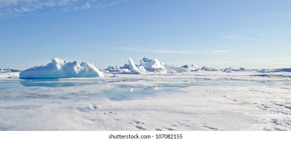 Panorama of the Geographic North Pole - Shutterstock ID 107082155
