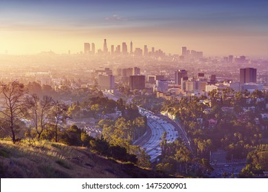 Panorama von Los Angeles bei Sonnenaufgang.