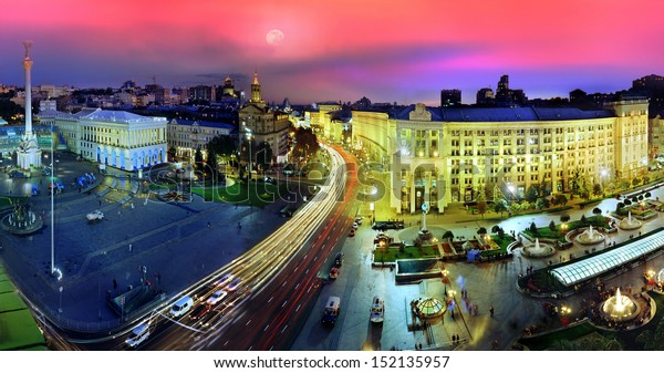 Panorama of the main square of Kiev, filmed with a\
high roof House of Trade Unions, including the very square and\
Column of Independence of Ukraine, , October Palace, General Post\
Office, Lyadski gate
