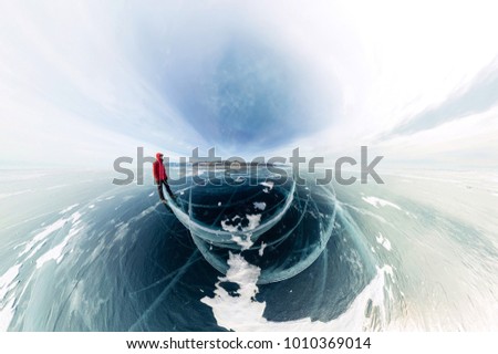 Similar – Ein Shortboard Sportler geht vom Strand auf das wellige Meer um zu Surfen. Blick von der Seite