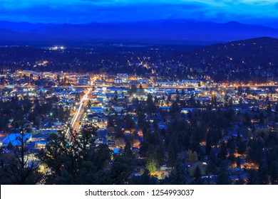 Panorama, as seen from Bend from Pilot Butte Neighborhood Park, Oregon, Uniteds states