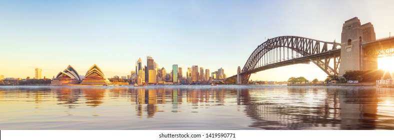 Панорама гавани и моста Сиднея в городе Сидней, Новый Южный Уэльс, Австралия 
