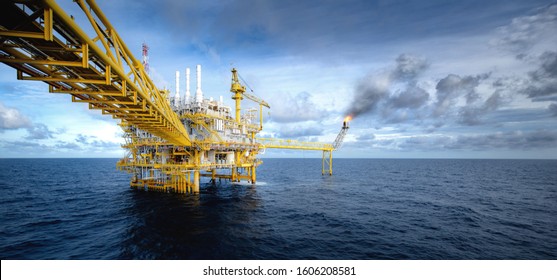 Panorama view of oil drilling rig in the gulf