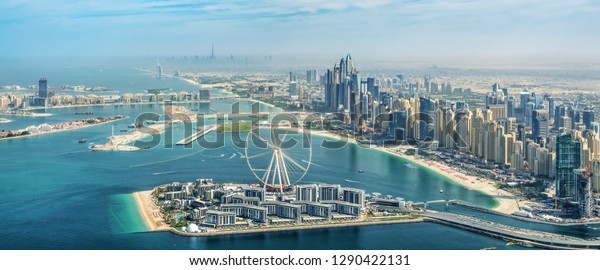 Panoramasicht Auf Die Skyline Von Dubai Stockfoto Jetzt Bearbeiten