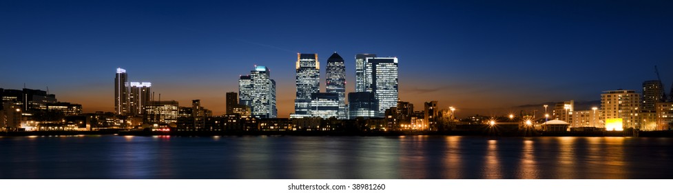 Panoramic picture of Canary Wharf view from Greenwich.This view includes: Credit Suisse, Morgan Stanley, HSBC Group Head Office, Canary Wharf Tower, Citigroup Centre, One Churchill Place(Barclays).