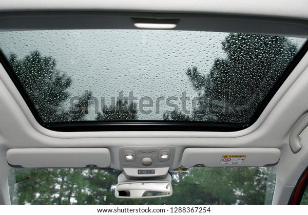panoramic sunroof\
of the car and rained\
outside