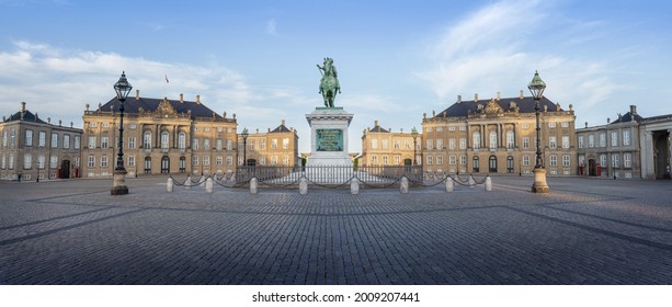 Panoramic View Of Amalienborg Palace And Frederick V Statue - Copenhagen, Denmark