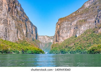 611 Sumidero canyon national park Images, Stock Photos & Vectors ...