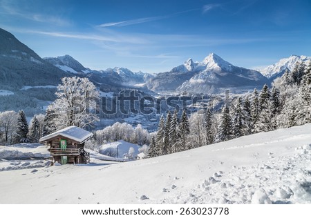 Panoramic view of beautiful mountain landscape in the Bavarian Alps with village of Berchtesgaden and Watzmann massif in the background at sunrise, Nationalpark Berchtesgadener Land, Bavaria, Germany
