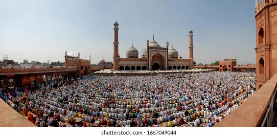 Panoramic View of EID prayer in the morning at Jama Masjid dated 10/10/2009,New Delhi, India
