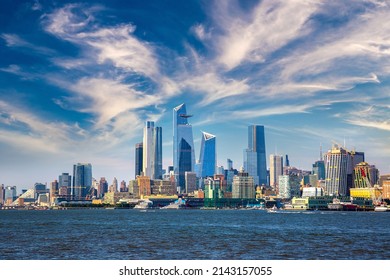 Panoramic view of Manhattan cityscape in New York City, NY, USA