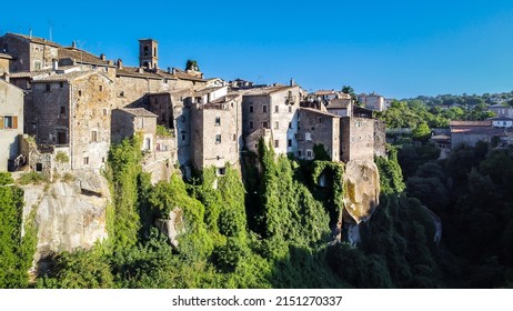 Panoramablick auf das alte Dorf Vitorchiano, Provinz Viterbo, Region Latium im Zentrum von Italien.