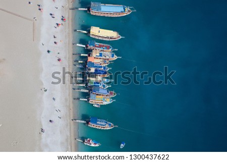 Similar – Luftballonaufnahme von Menschen, die Spaß und Entspannung am Costinesti-Strand in Rumänien am Schwarzen Meer haben.