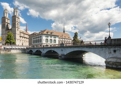 Panoramic View On Limmat River With Great Minster Church (Grossmünster), Wasserkirche And Münsterbrücke Of Zürich, Switzerland.