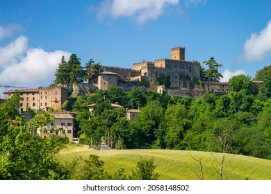 Panoramasicht auf Tabiano, Provinz Parma, Emilia-Romagna, Italien und seine mittelalterliche Burg