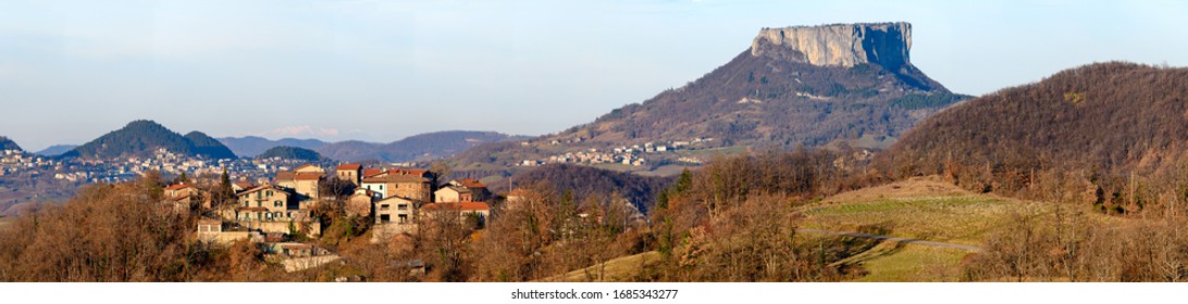 
panoramic views of the tuscan and emilian apennine national park.
