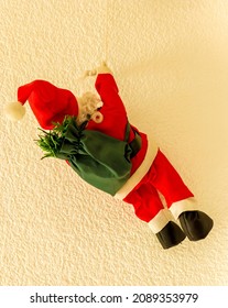 Papa Noel Indoor Of A House With White Wall