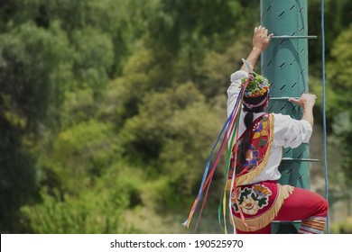 Papantla Flyer Climbing