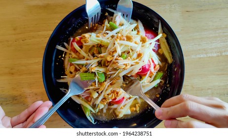 Papaya Salad, Famous Food Of Thailand, Asia, The Food Is Spicy Because It Contains Green Chili. Put Beans With Shrimp, Healthy Style, Delicious Taste, Thai People Like To Eat, Family Eating Dinner 