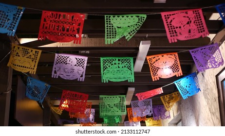 Papel Picado Garland, Paper Tissue Perforated Flags. Mexican Colorful Ethnic Decor For Holiday, Carnaval, Party Or Fiesta. Festival Street Decoration, Cinco De Mayo, Day Of Dead Or Dia De Muertos.