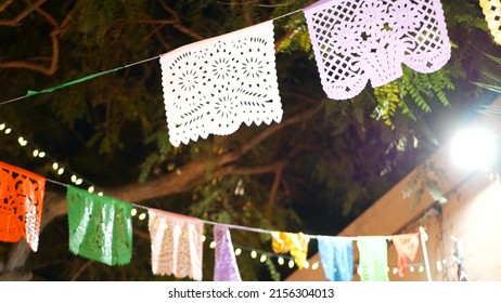 Papel Picado Garland, Paper Tissue Perforated Flags. Mexican Colorful Ethnic Decor For Holiday, Carnaval, Party Or Fiesta. Festival Street Decoration, Cinco De Mayo, Day Of Dead Or Dia De Muertos.