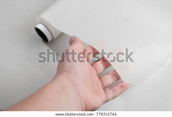 paper for\
baking, hand with paper for baking\
closeup