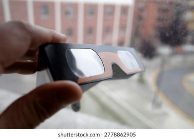 Paper eclipse glasses for solar observation