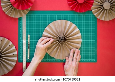 Paper Fan Tutorial. Origami Flowers. Simple Paper Rosettes Decoration DIY.