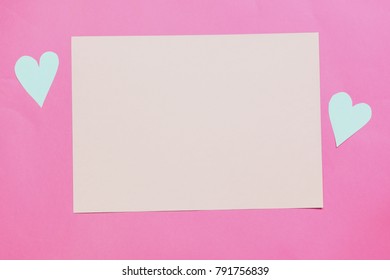 
Paper pink background with empty notes and hearts. The concept of Valentine Day. Flat Lay, top view
