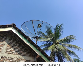 Parabola Satellite Television (TV) Dish Installation Country House