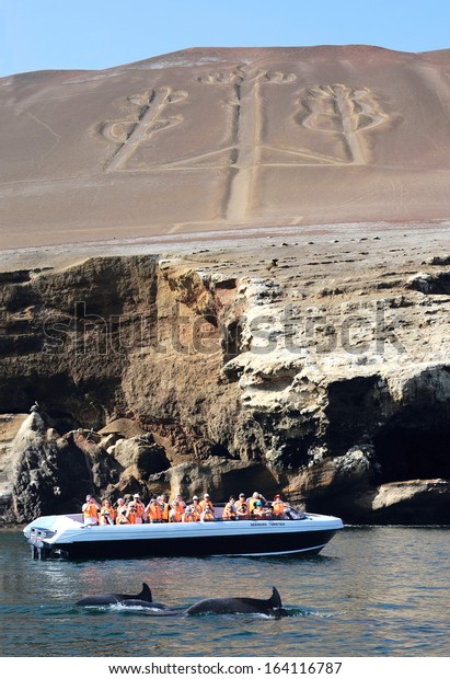 Paracas Peru April 4 Tourists 600w 164116787 