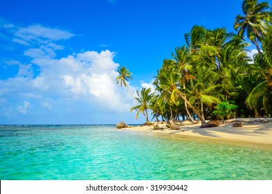 Paradise Tropical Island in Panama - San Blas - Kuna Yala