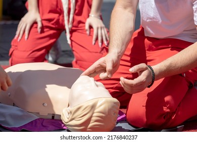 Paramedic Talking Heart Pulse Or Rate During First Aid Training