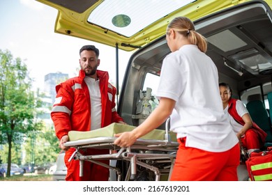 11,013 Stretcher paramedic Images, Stock Photos & Vectors | Shutterstock