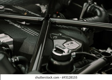 Paramus, NJ - 4/21/17 - Side Angle Of The Lamborghini Aventador Engine Bay. 