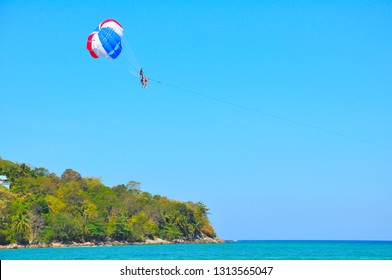 Parasailing Over Sea Stock Photo 1313565047 | Shutterstock