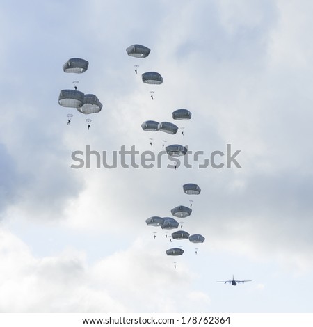 Paratroopers in a square frame