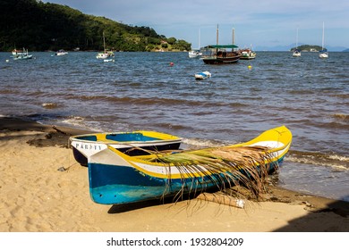 Paraty, Rio De Janeiro, Brazil, January 07, 2014. Fishing Boat Moored At Cabore Beach In The Municipality Of Paraty, South Coast Of The State Of Rio De Janeiro, Brazil