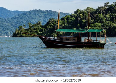 Paraty, Rio De Janeiro, Brazil, January 07, 2014. Fishing Boat Moored At Cabore Beach In The Municipality Of Paraty, South Coast Of The State Of Rio De Janeiro, Brazil