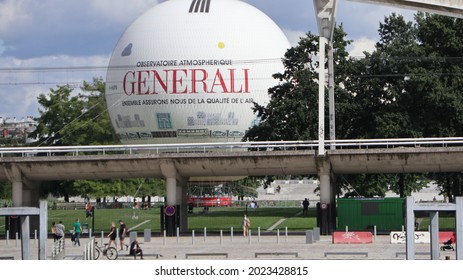 Parc André Citroën, Paris-August 8,2021: Hot Air Balloon Parked In The Park