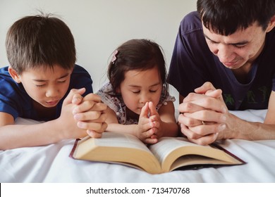 parent and children praying at home, online family worship, World Day of Prayer,international day of prayer, hope, gratitude, thankful, trust concept