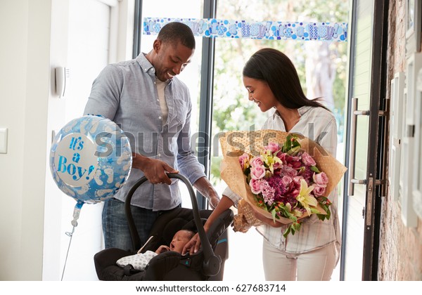 Parents Arriving Home Newborn Baby Car Stock Photo (Edit Now) 627683714