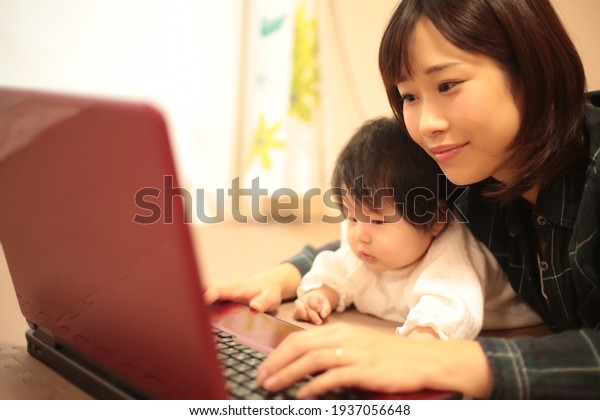 Parents and children using\
a computer 